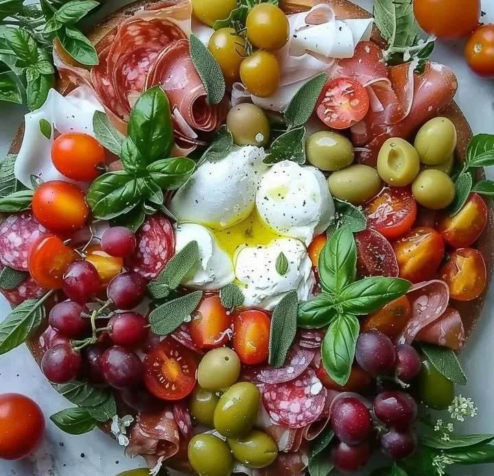 Christmas Burrata Charcuterie Wreath with fresh ingredients and festive decorations.