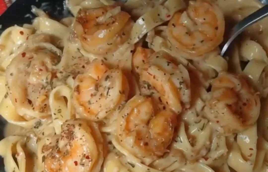 Delicious one pan shrimp fettuccine alfredo served in a creamy sauce.